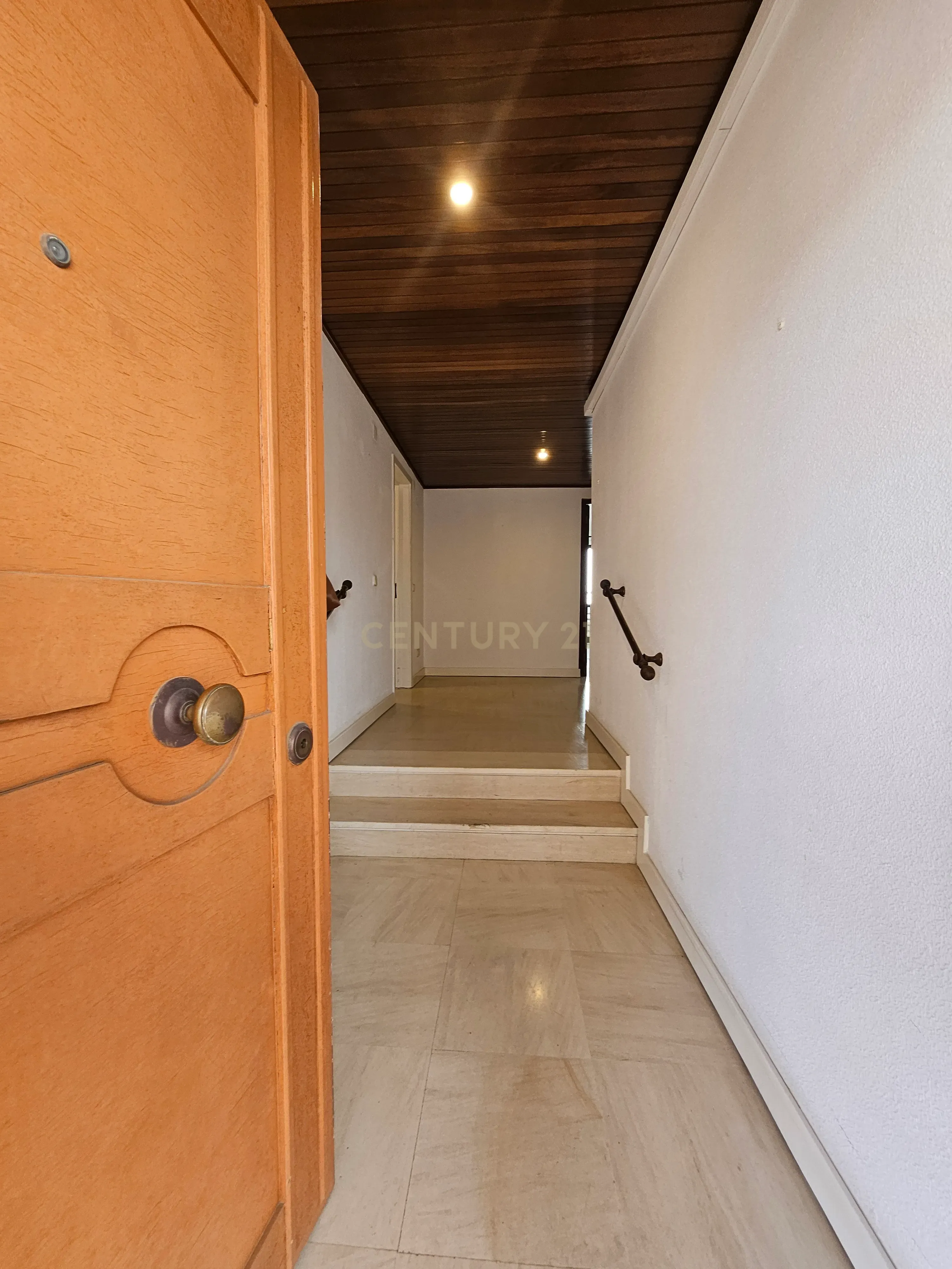 Apartamento T3 com terraço e garagem Condomínio Santa Catarina, Centro Histórico de Évora - Image 4