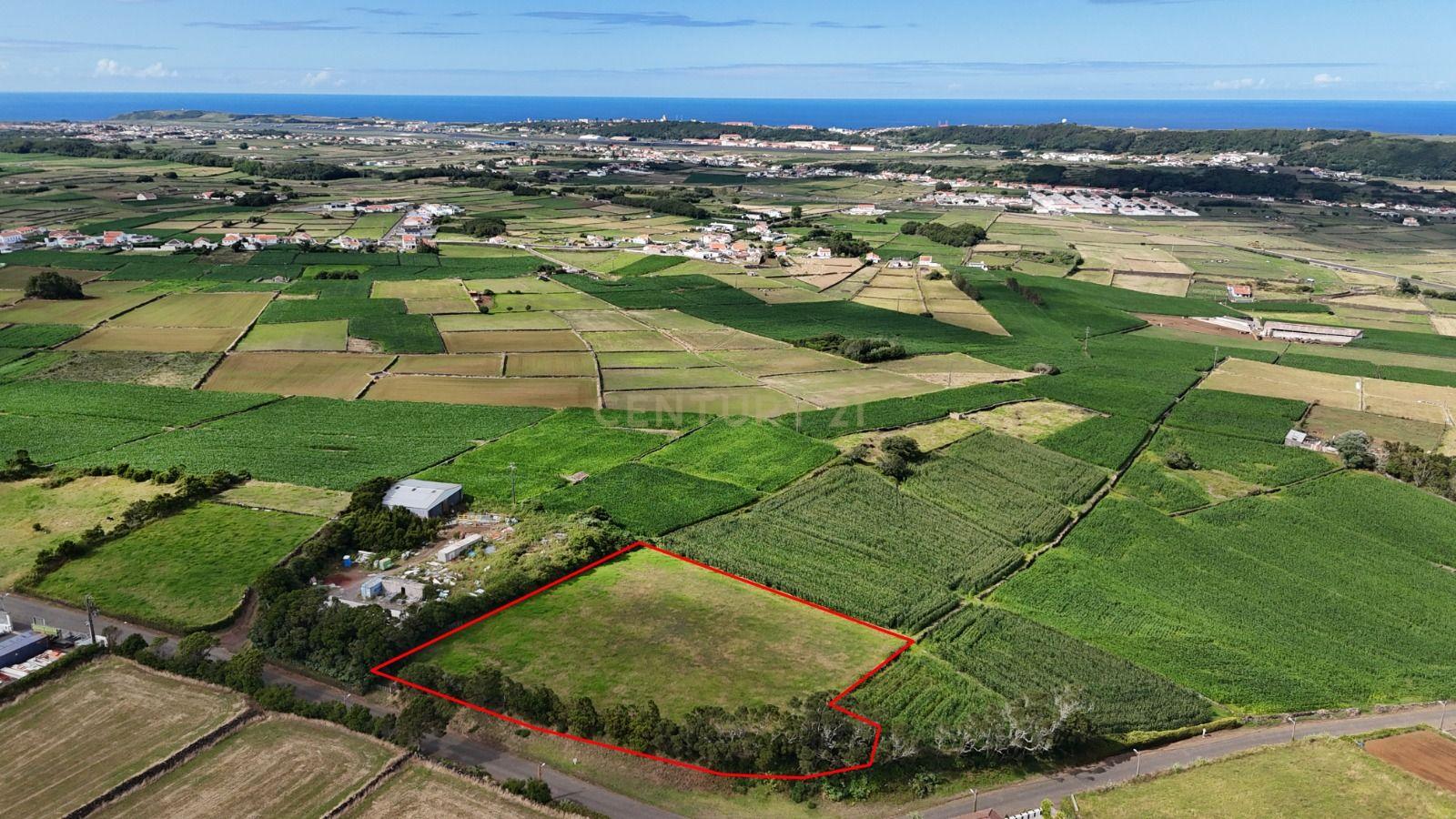 Fotografia 6 de Terreno com Vista Mar em Praia da Vitória, Ilha Terceira