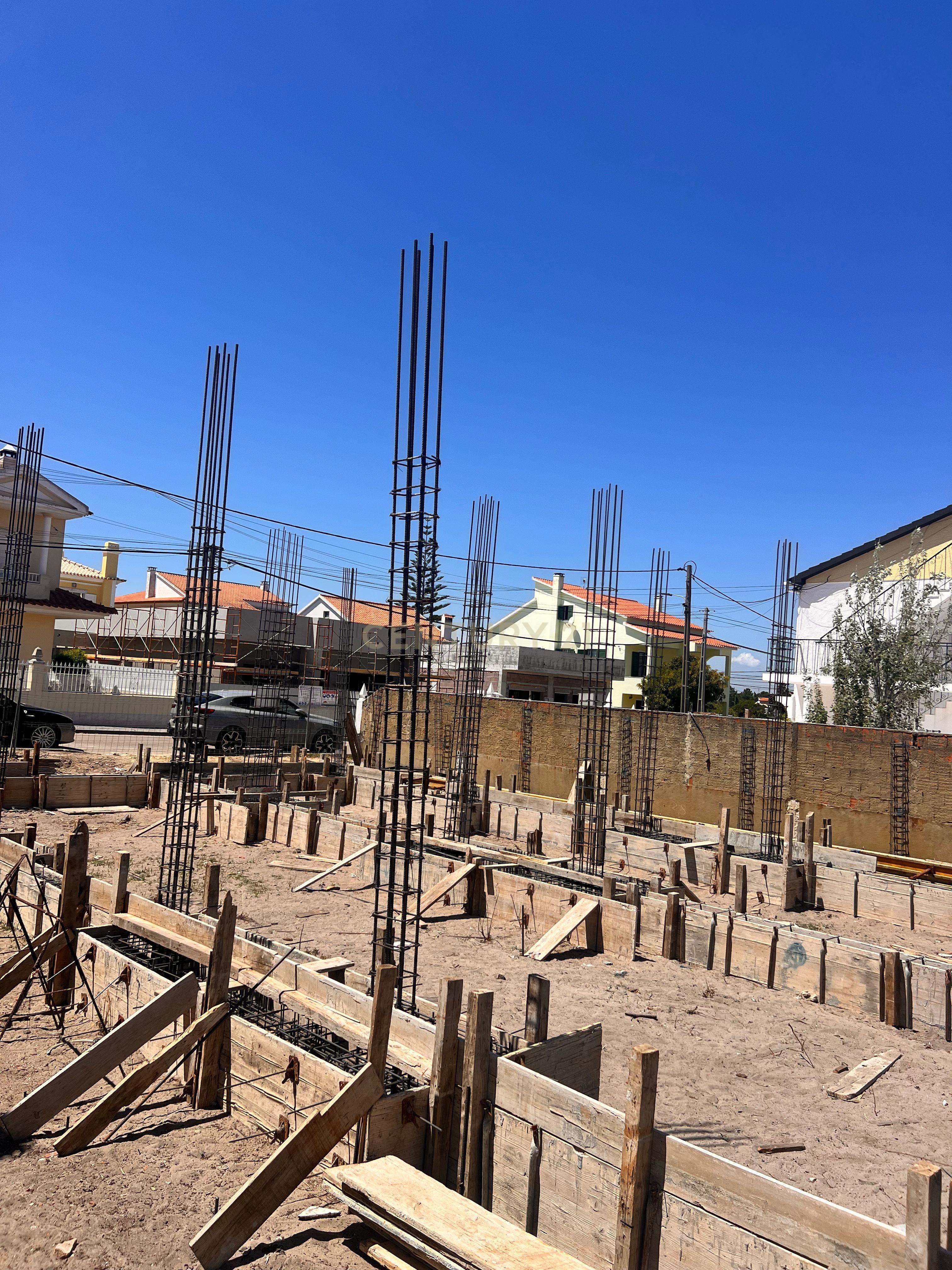 Moradia térrea isolada T3 em Construção com Piscina e Churrasqueira – Fernão Ferro - Image 7