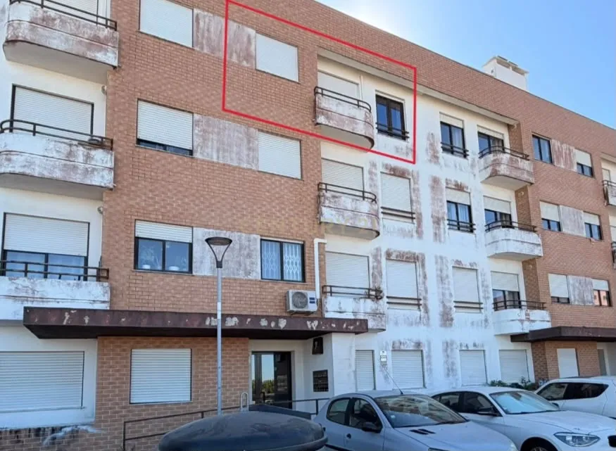 Apartamento T2 com Vista Fantástica sobre o Rio Tejo, Estacionamento e Arrecadação – Caparica, Almada - Image 27
