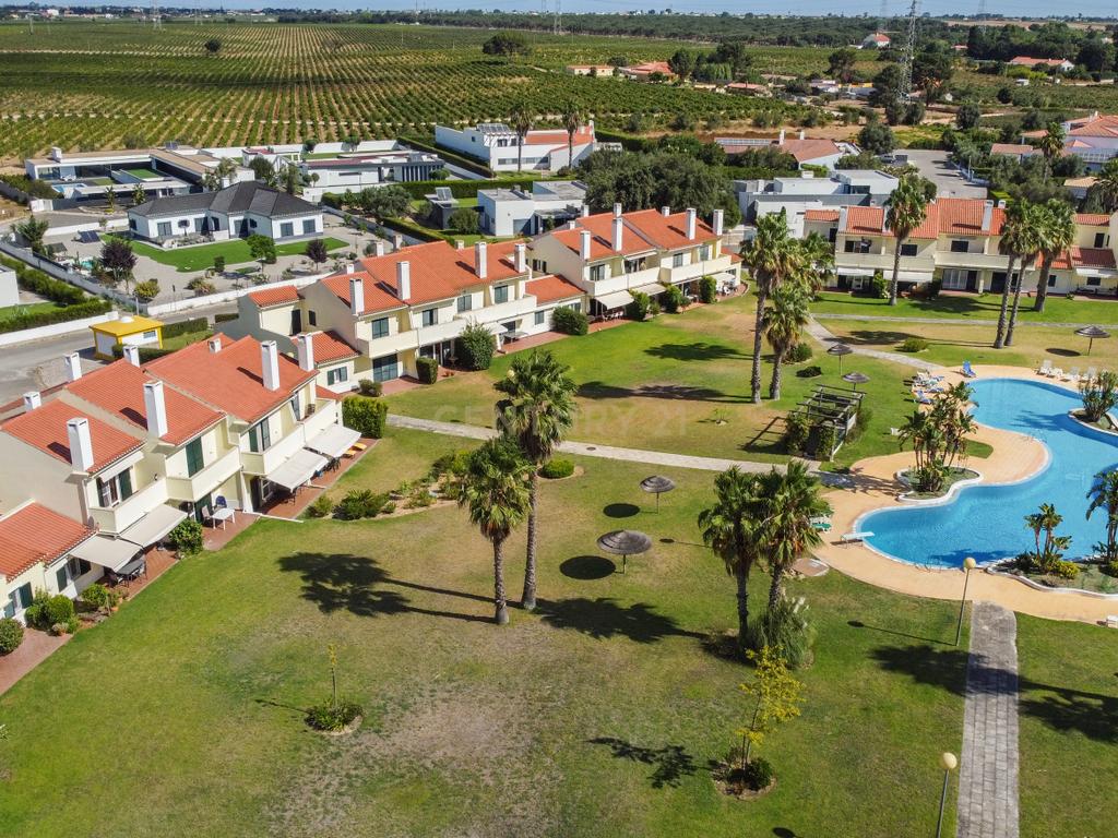 Moradia T3 no Condomínio Varandas do Golfe do Montado – Segurança, Conforto e Estilo de Vida Exclusivo - Image 76