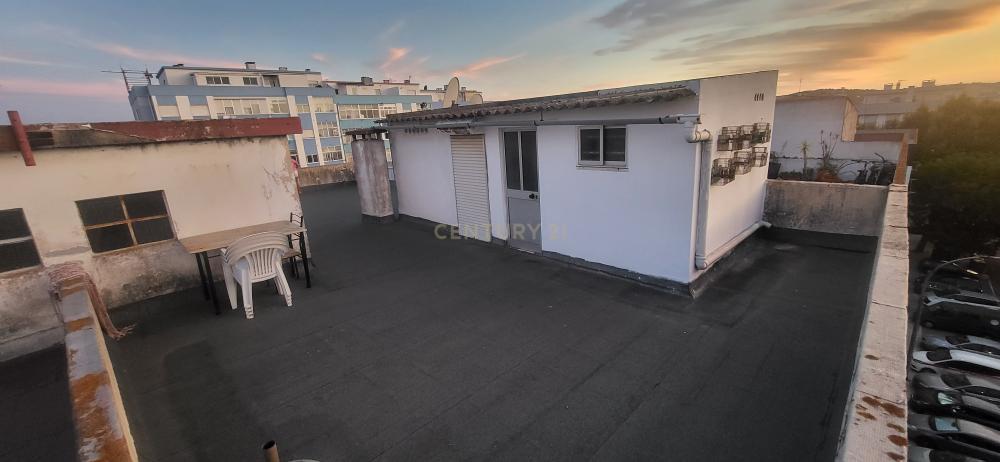 Apartamento T3 com acesso a terraço comum em Setúbal - Image 4