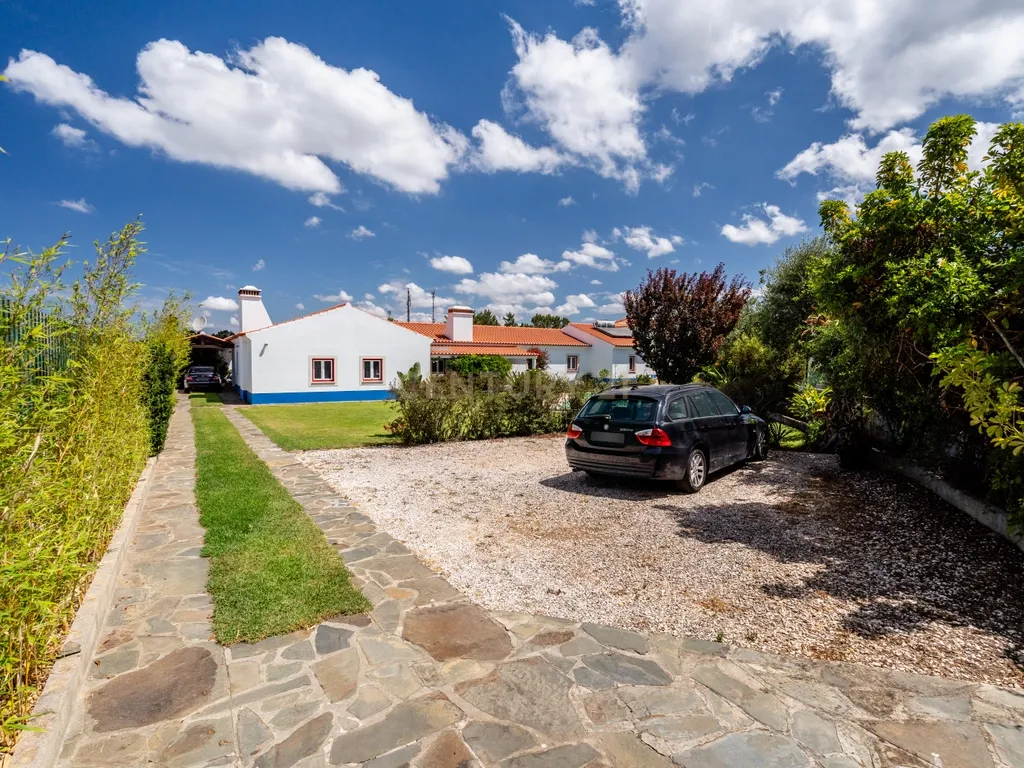 Moradia na Costa Alentejana de 4 Quartos e Arquitetura Tradicional com Piscina e Jardim – Odemira - Image 34