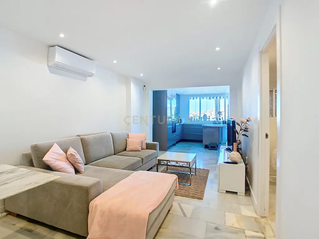 Luxuosa Moradia em Málaga com Terraço e Acessibilidade - Image 2