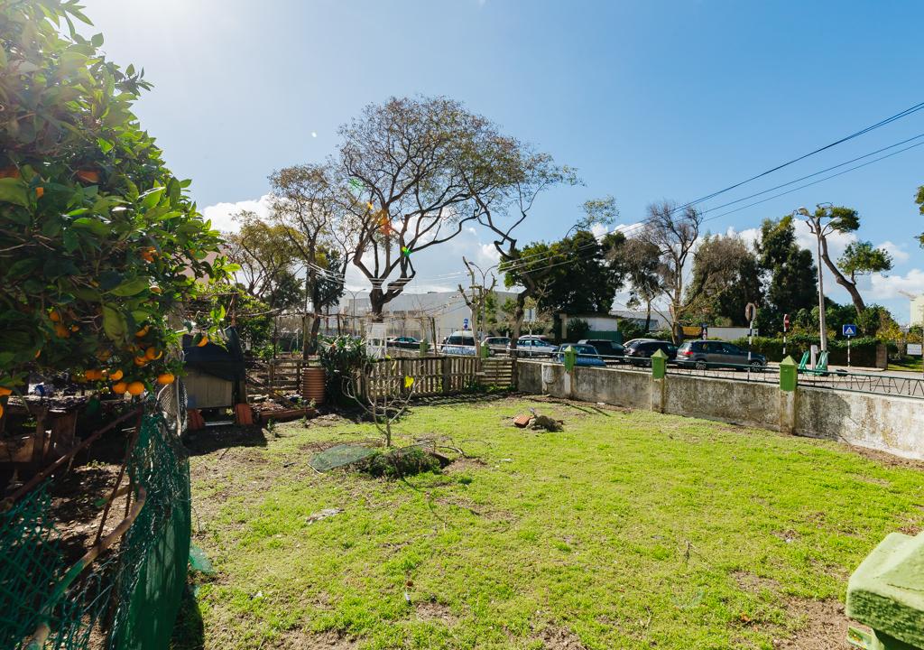 Montijo/Excelente Lote de Terreno com 1056m2 e Moradias para Remodelacao. - Image 8