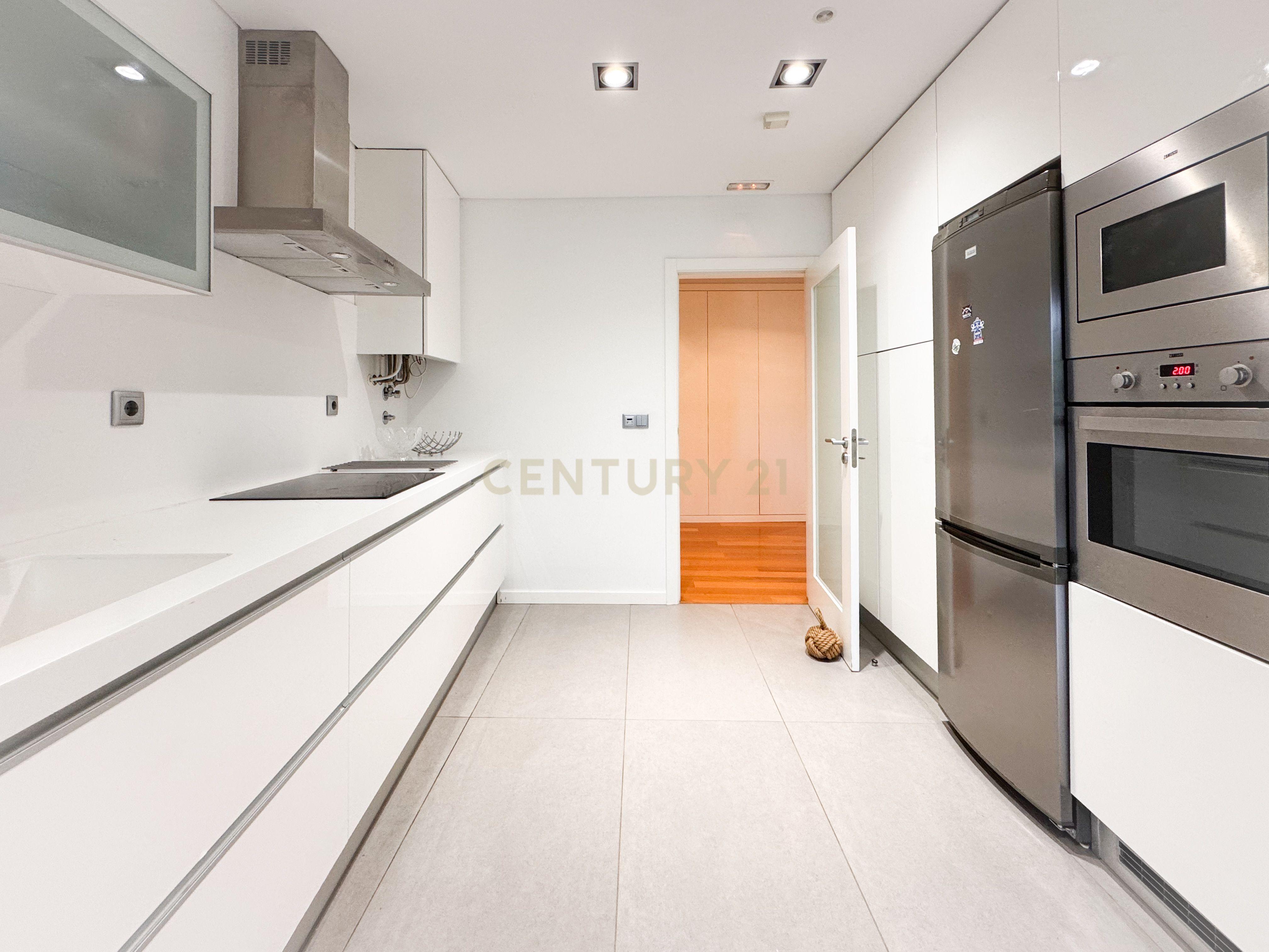 Apartamento T4 I Piscina I Garagem ( Privativas ) - Quinta São Jerónimo - Image 8