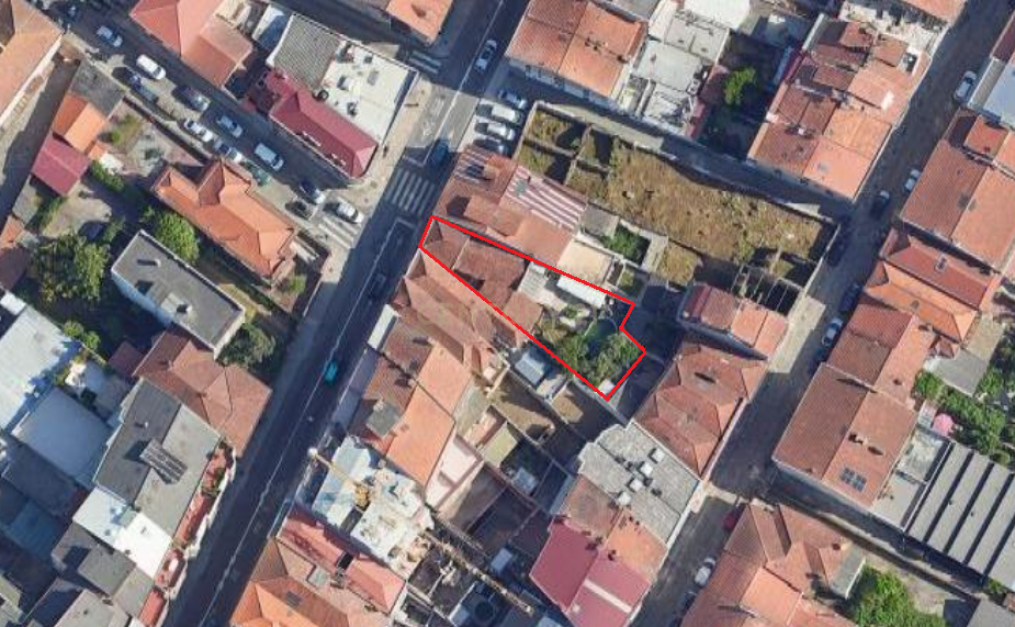 Moradia para reabilitar na Rua Costa Cabral  - Image 7
