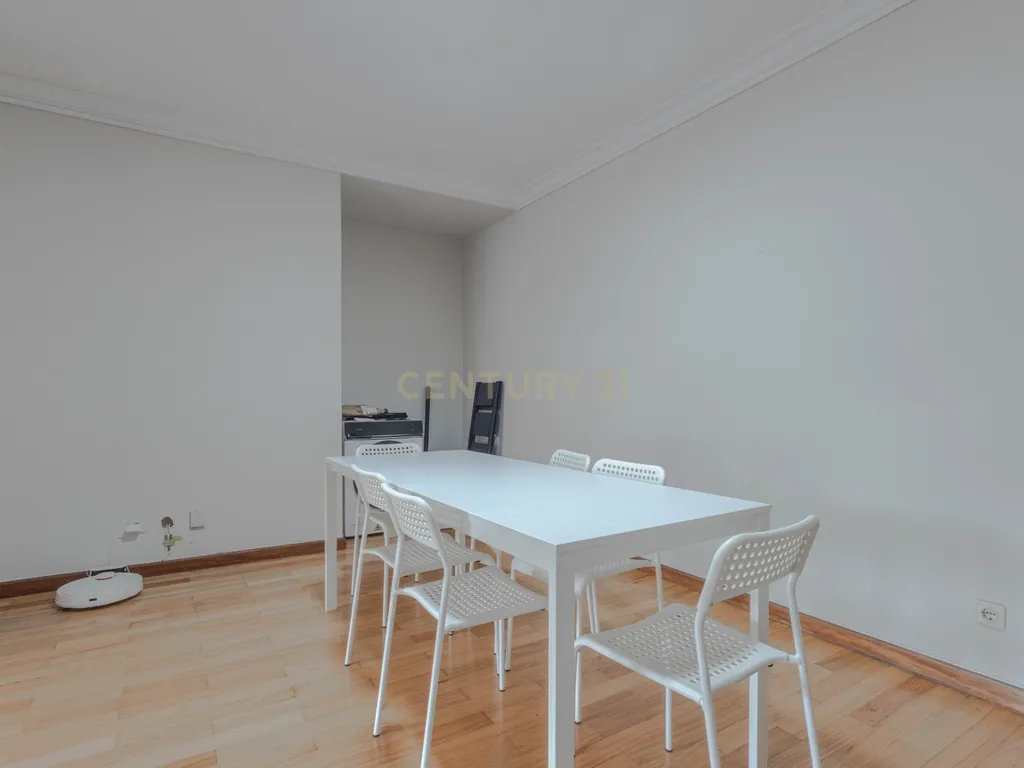 Excelente Apartamento T2 na Travessa das Condominhas - Image 9