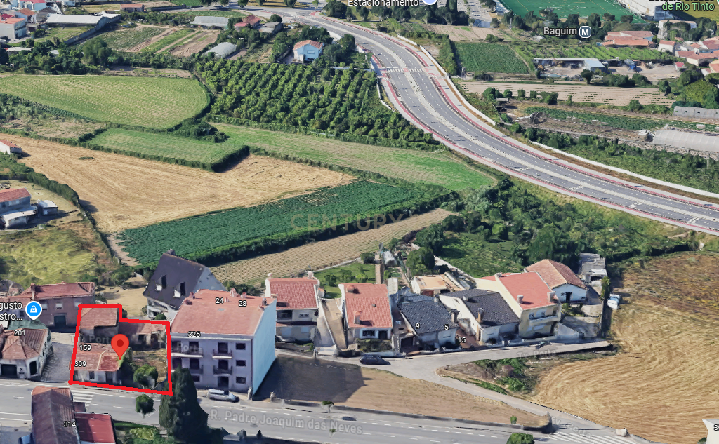 Investimento com Potencial: 3 Casas Antigas p/ Recuperar em Baguim do Monte, próximo a Rio Tinto - Image 9