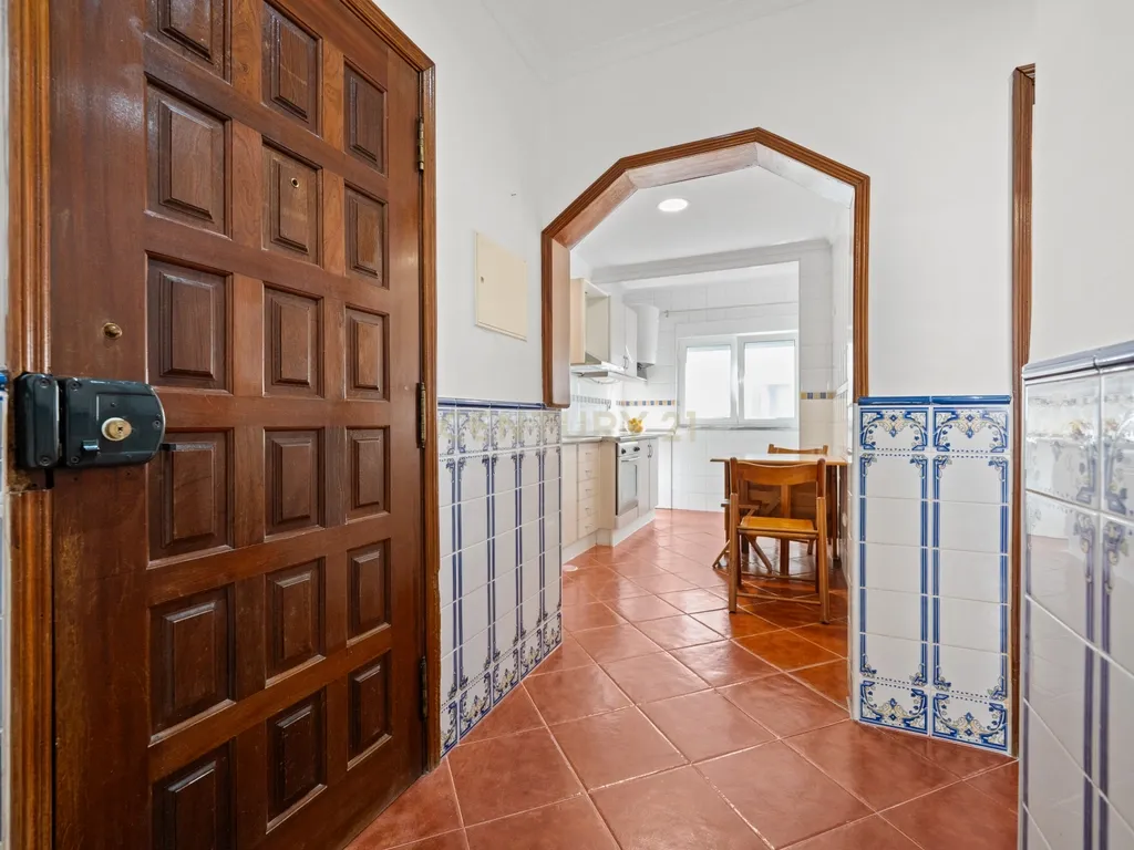 Apartamento T1 central com varanda em Baixa da Banheira - Image 8
