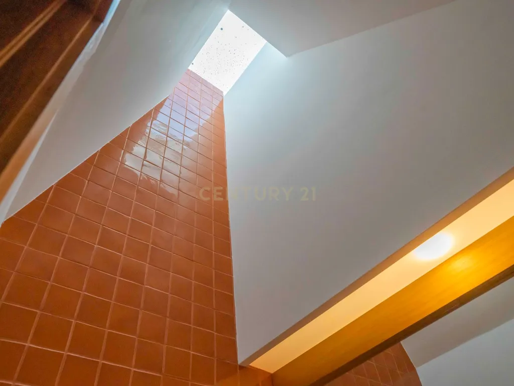 Moradia T5 Isolada, com Dois Pisos, Elevador e Terraço, com 800m2 de Terreno , na Quinta do Anjo, Palmela - Image 27