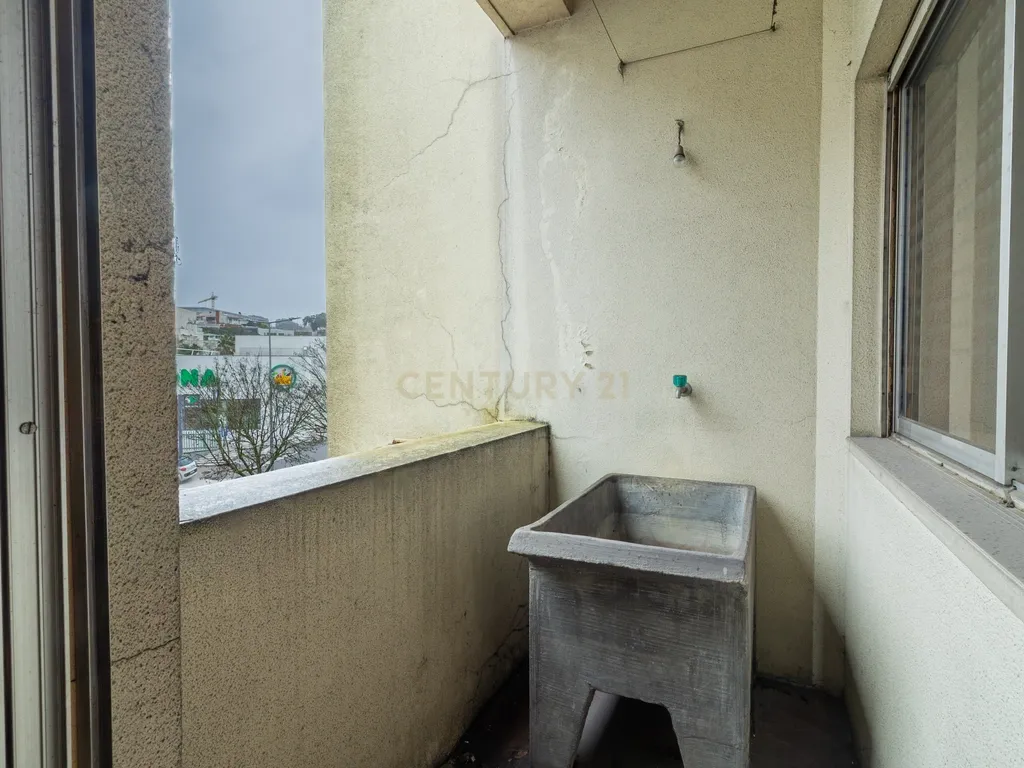Apartamento T1 em Braga, na União das freguesias de Maximinos, Sé e Cividade em Braga para recuperar - Oportunidade Única! - Image 6