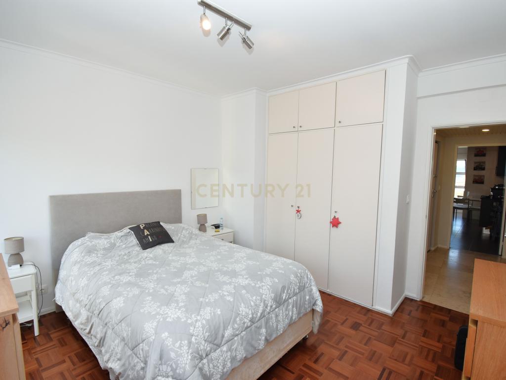 Excelente Apartamento T3 em Algés – Conforto e Localização Premium - Image 20