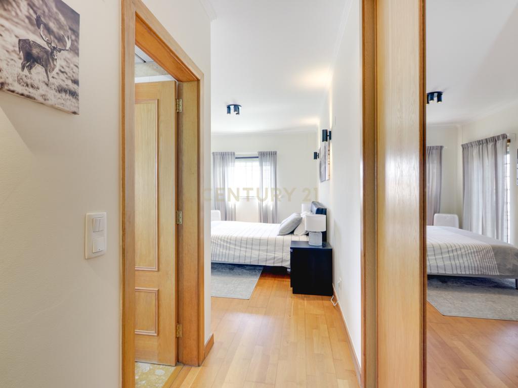 Apartamento T3 no Montijo | 143m2 área bruta útil | 2 garagens e elevador - Image 24