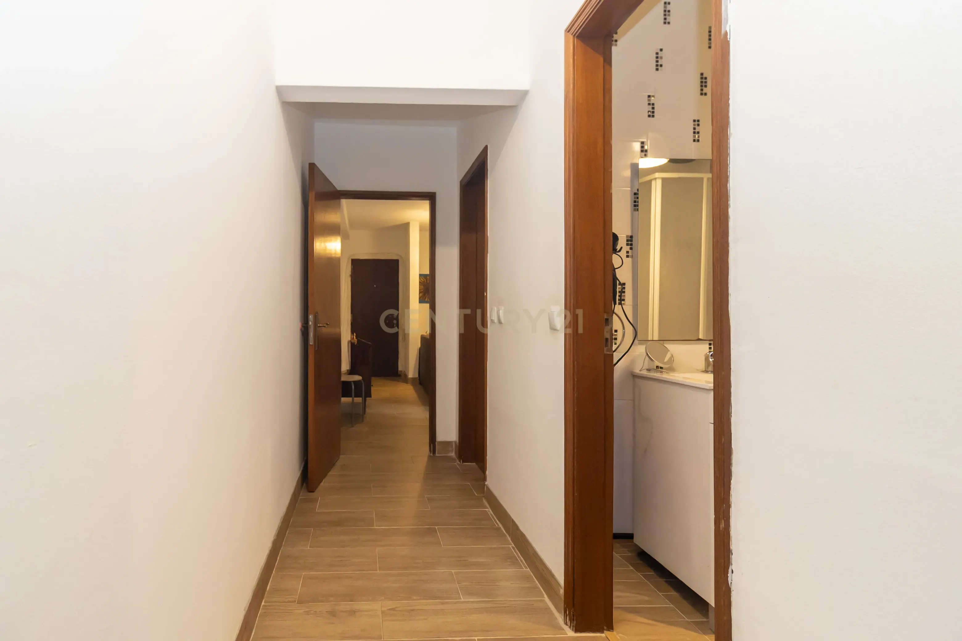 Fotografia 12 de Apartamento T1 em Santo António da Charneca, Barreiro