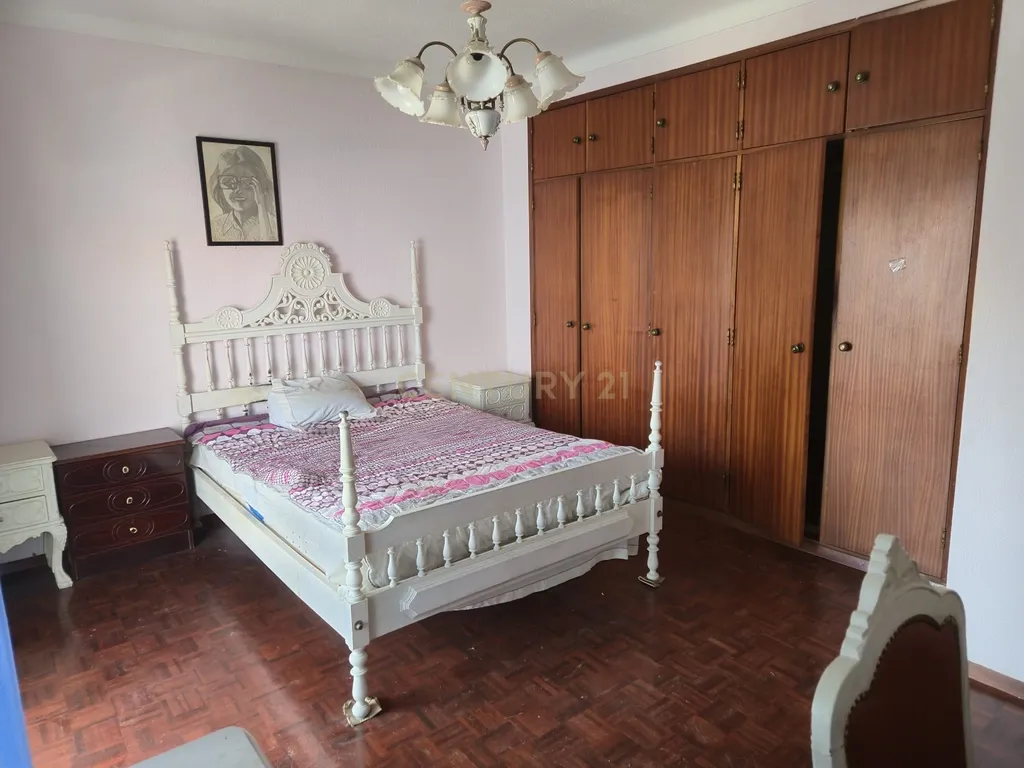 Excelente Moradia T5+2 Samora Correia - Image 16