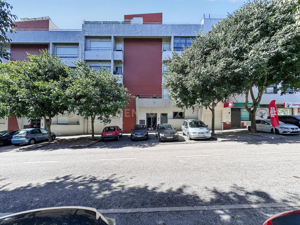 Apartamento T2 com Terraço de 37 m² na Urbanização do Bom Retiro - Image 22