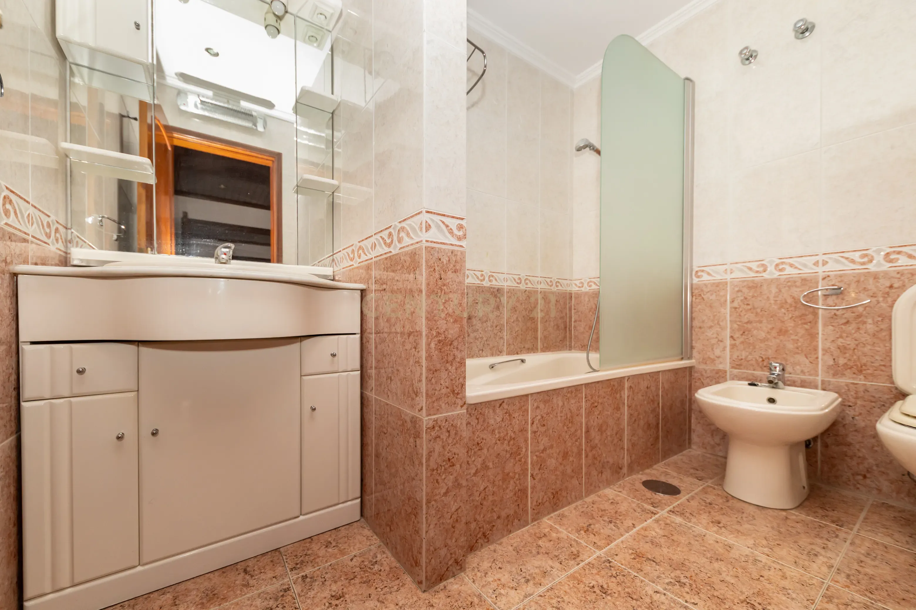 Apartamento T3 para arrendamento – Quinta da Marialva, Corroios - Image 17