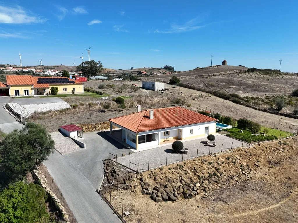 Excelente Investimento: Duas moradias térreas inseridas em terreno com 16.160 m2 - Image 17