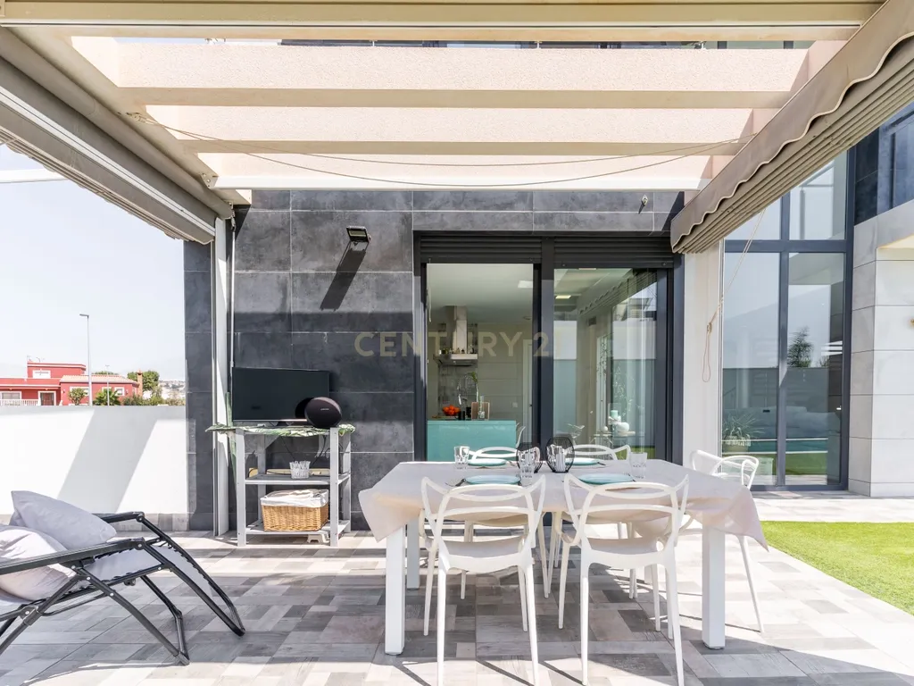 Luxuosa Moradia T4 com Vista Mar e Piscina em Almería - Image 83