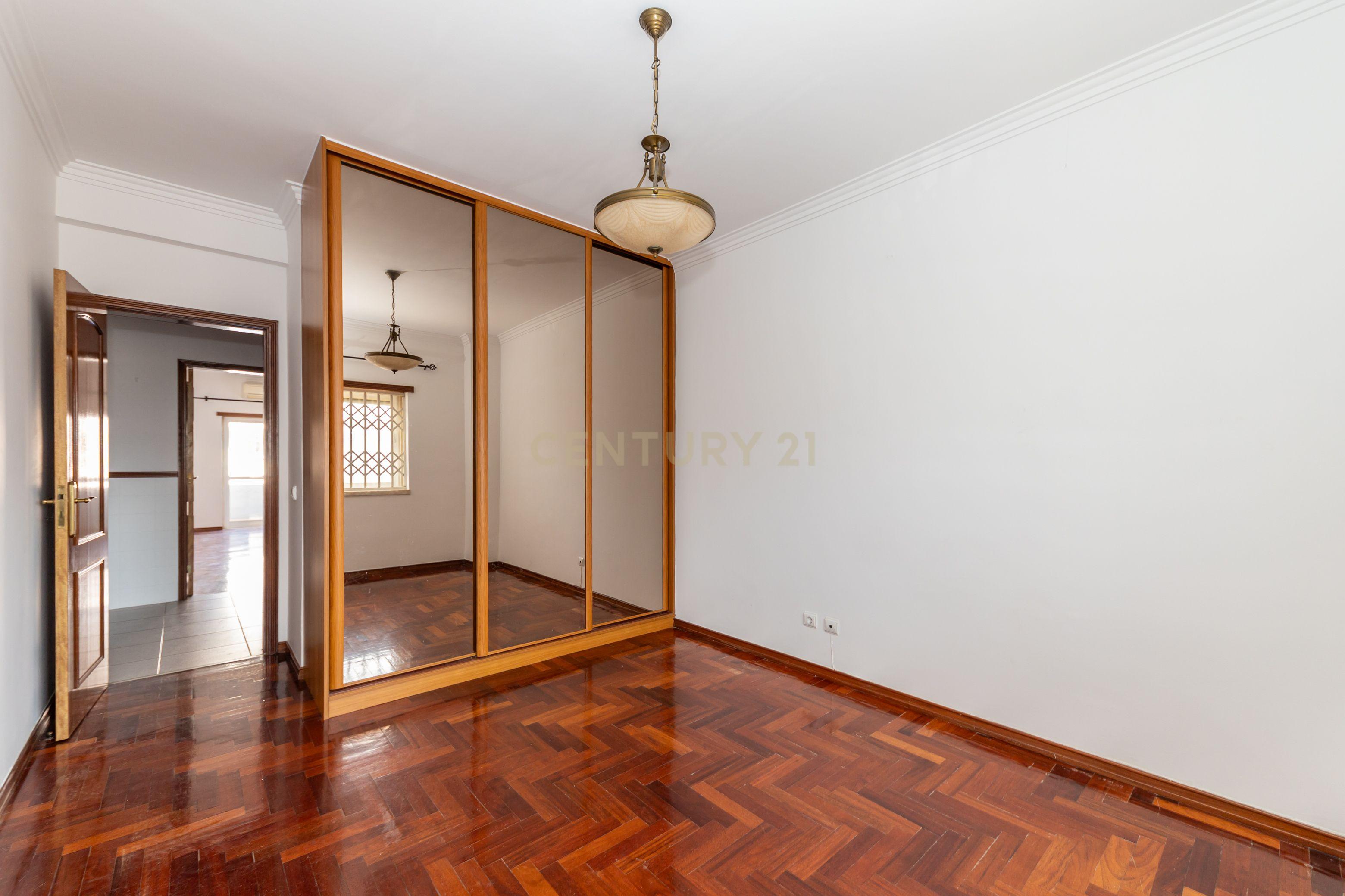 Apartamento T3 para arrendamento – Quinta da Marialva, Corroios - Image 15