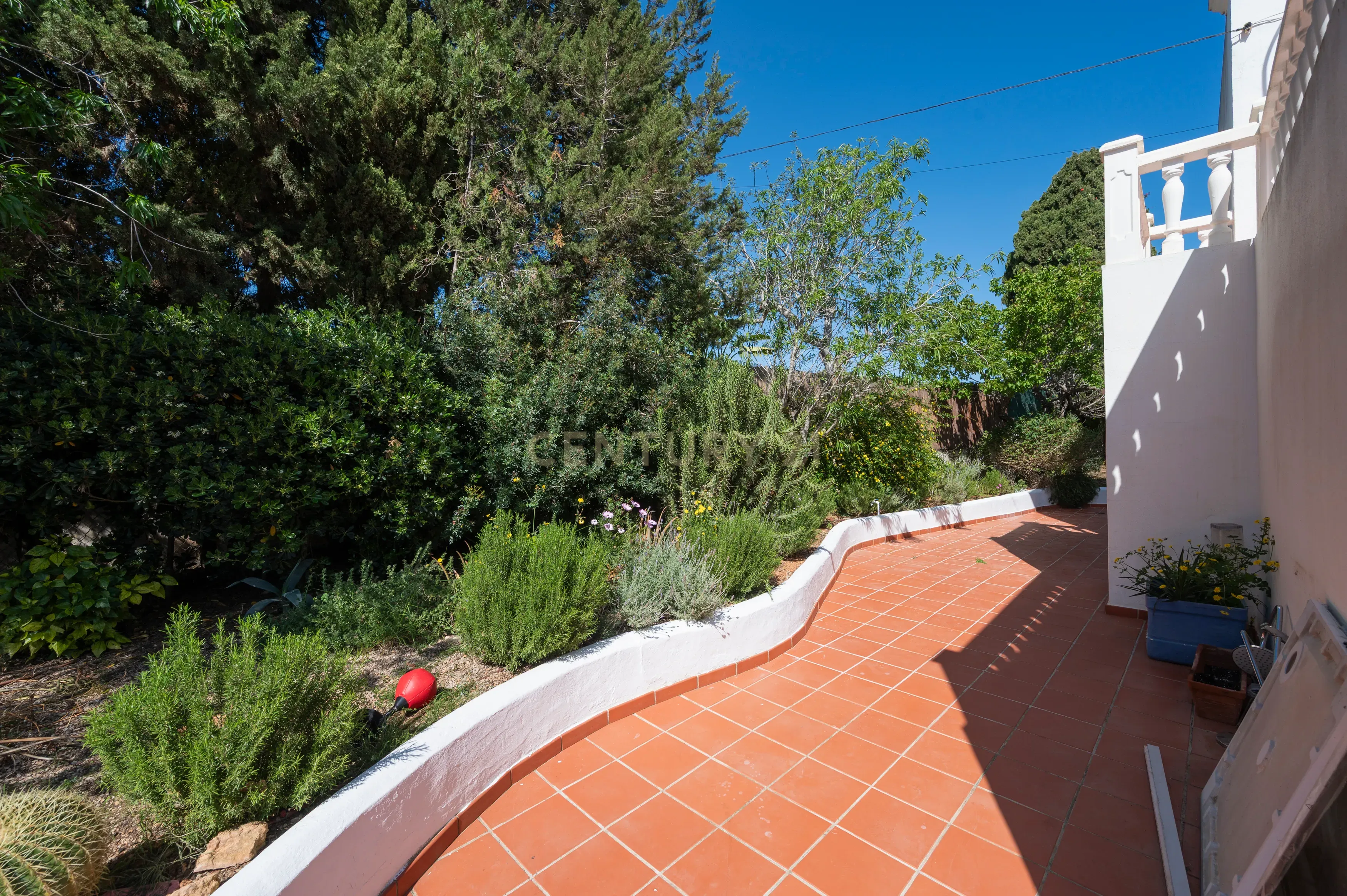 Moradia para reformar em Santa Eulália com piscina e vista panorâmica. Ótima oportunidade para investidores. - Image 6