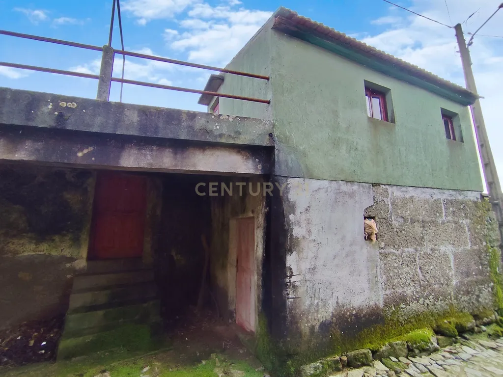 Moradia Rústica para Restaurar a 14 km da cidade de Chaves - Image 3