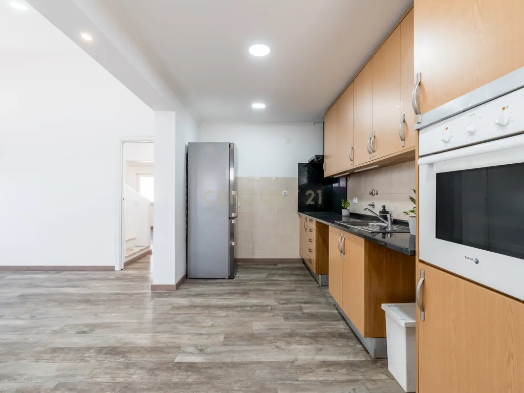 T4 Duplex totalmente renovado no Bairro do Progresso – Silves - Image 5