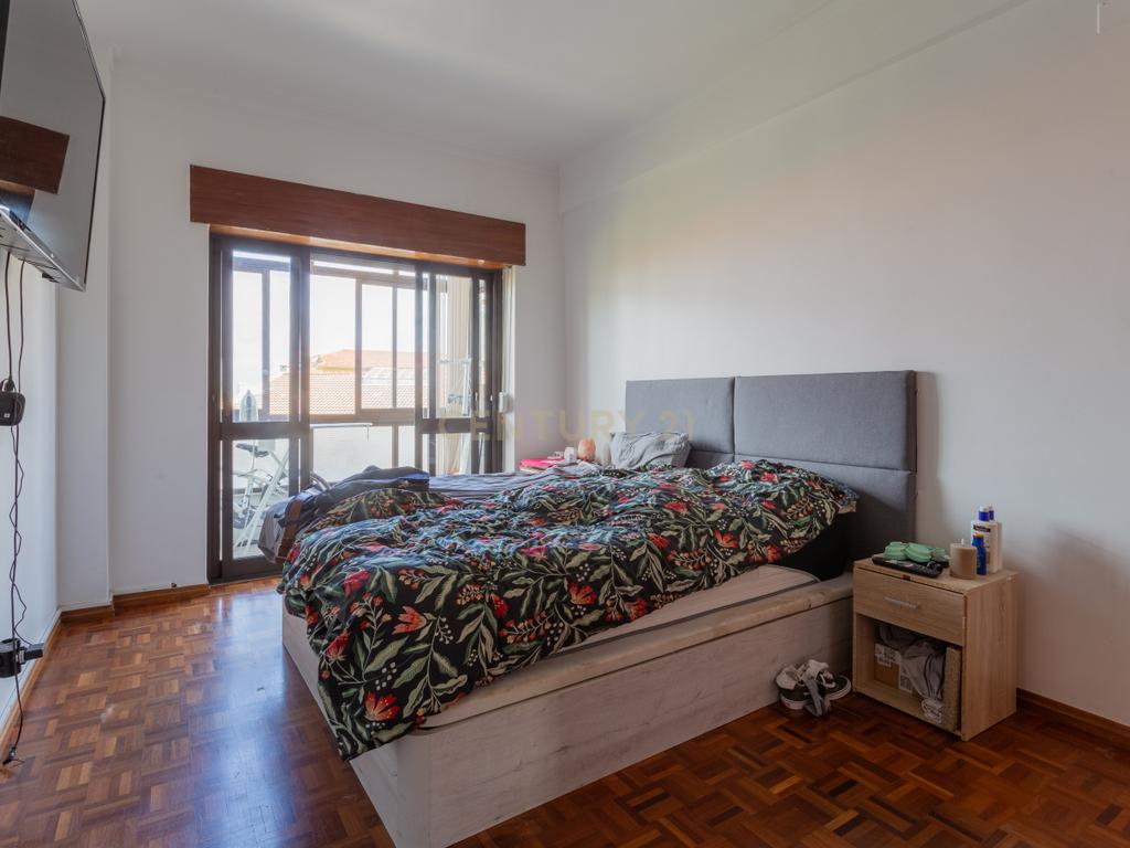 Apartamento T4 convertido em T3 - Centro do Barreiro - Image 19