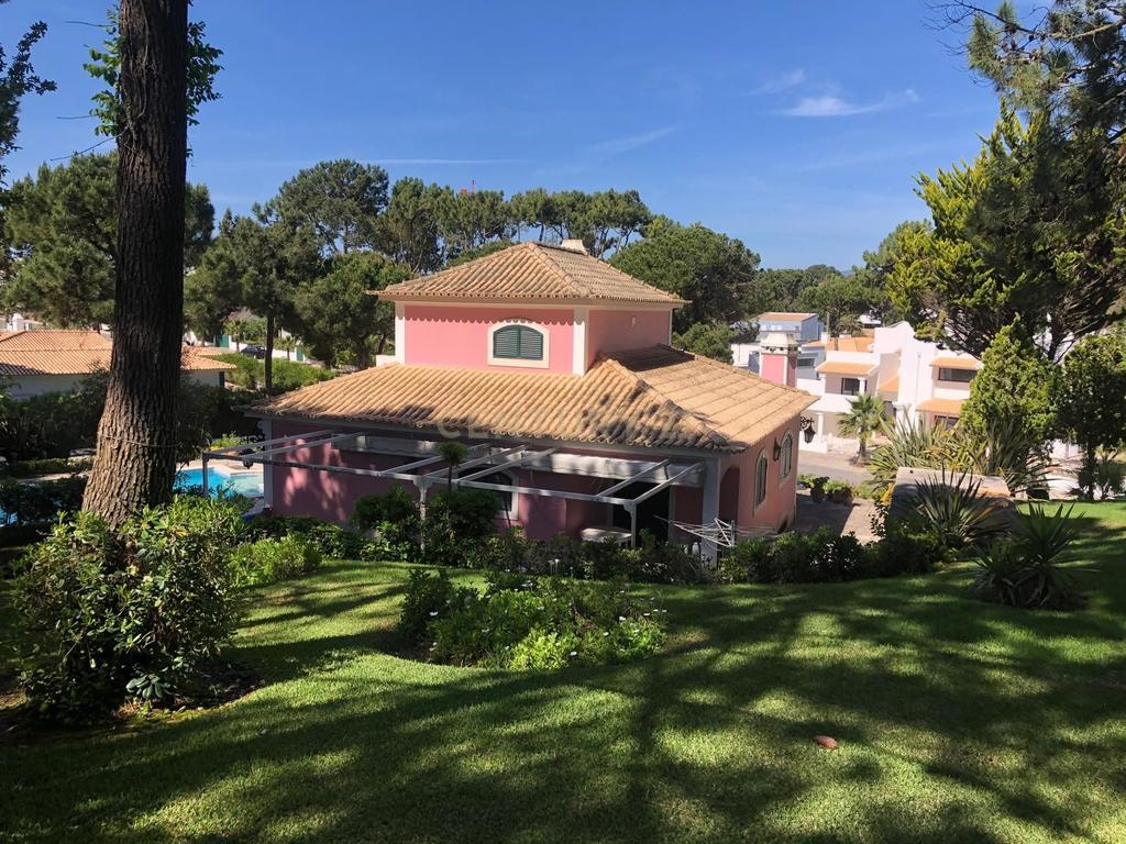Casa Isolada em SOLTRÓIA - Luxo e Conforto por 1.490.000€ - Image 1