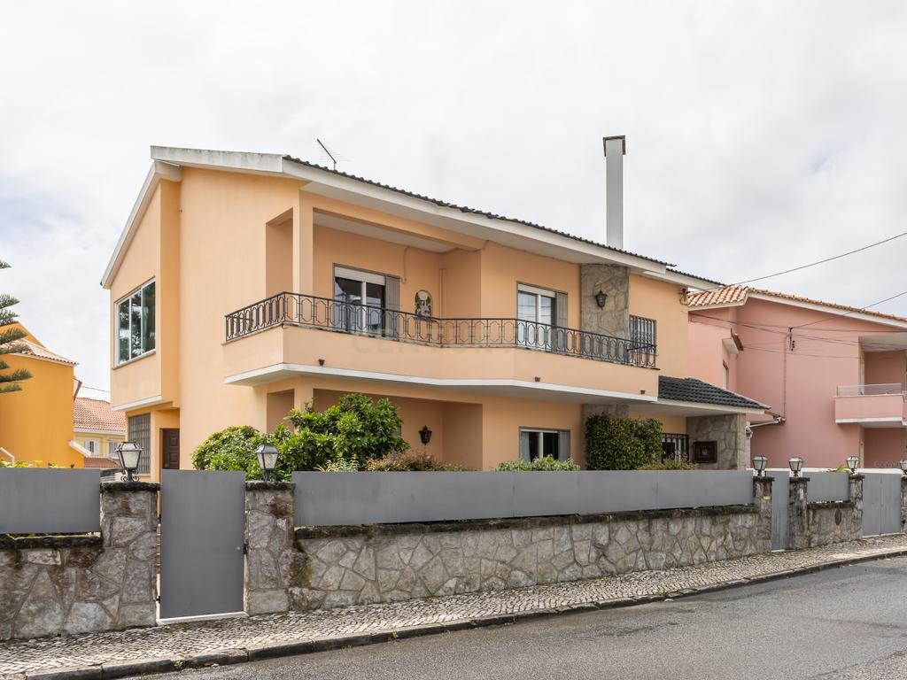 Moradia T5 com cave, garagem e espaço exterior na Madorna - Parede - Cascais - Image 1