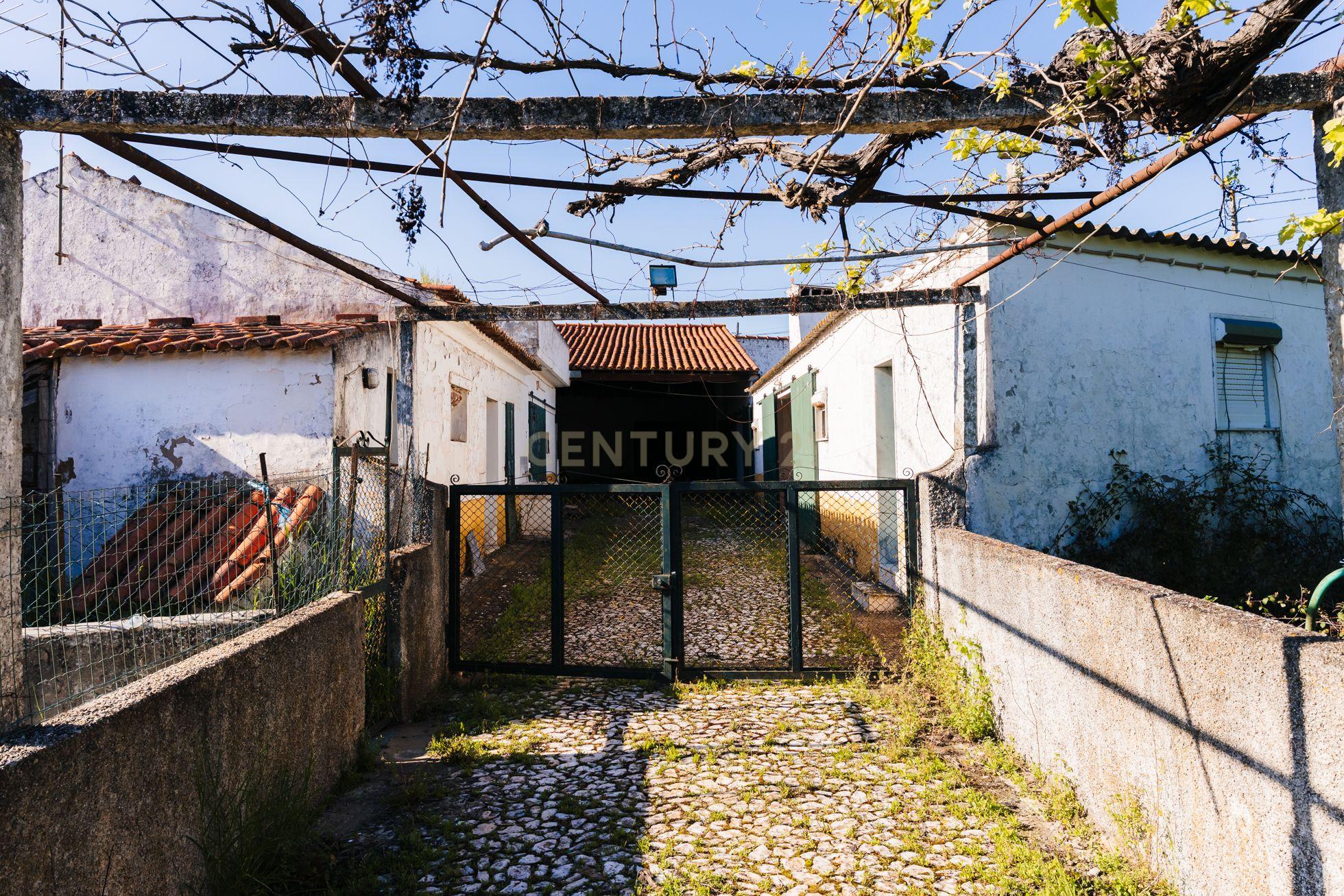Propriedade com 11 divisões para recuperação em Estremoz com uma área total de 6185 m2 - Image 20