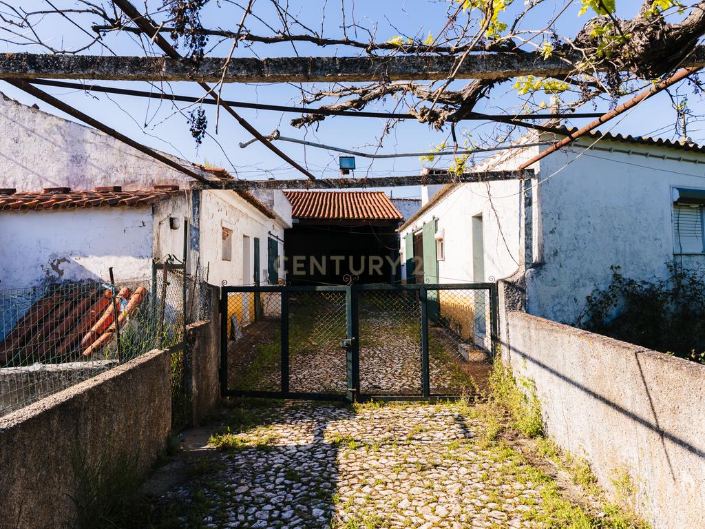 Propriedade com 11 divisões para recuperação em Estremoz com uma área total de 6185 m2 - Image 20