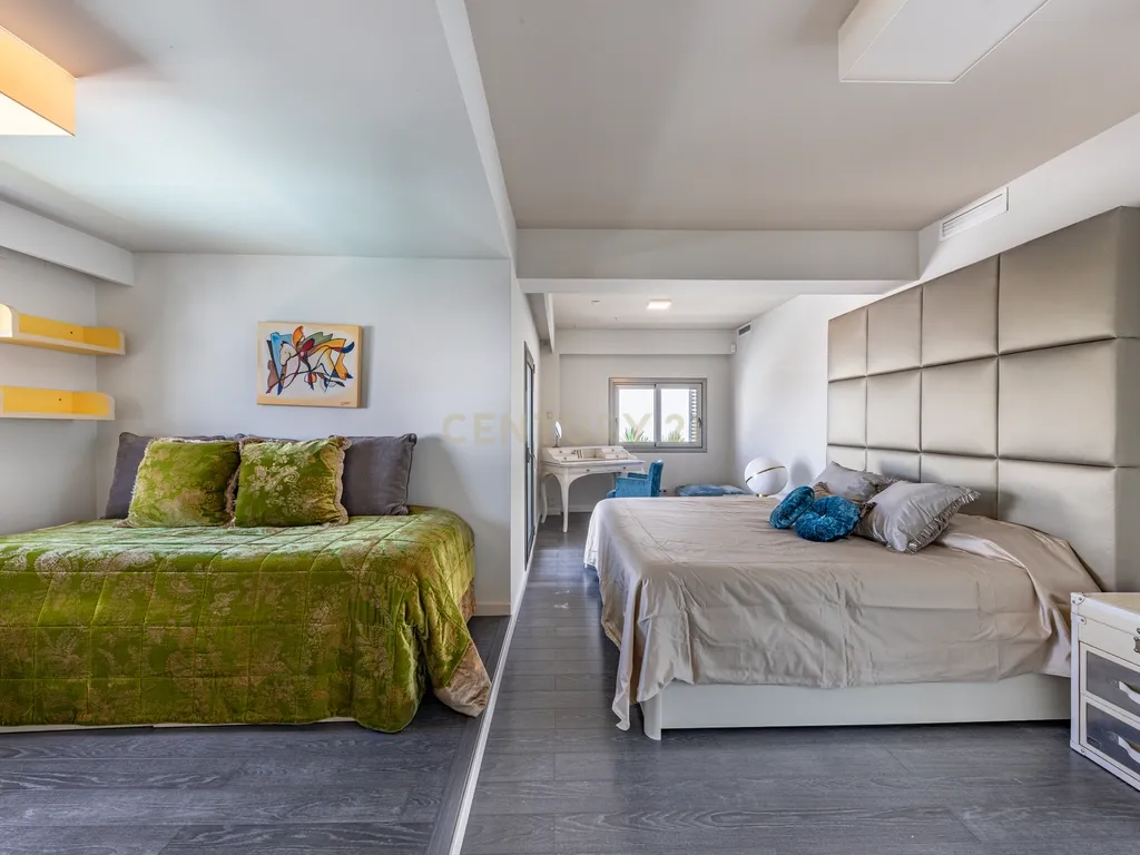 Villa de Design em Segunda Linha de Mar em Sitges com Mobiliário de Marcas de Luxo - Image 49