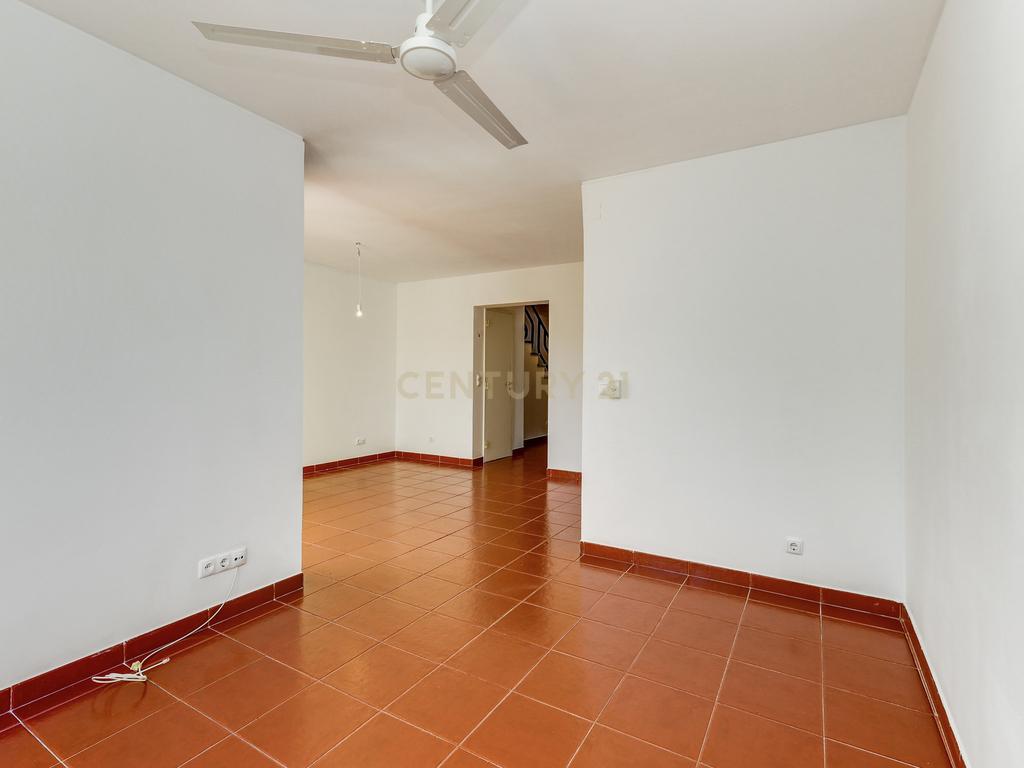 Apartamento T4 Duplex no coração de Telheiras - Image 10