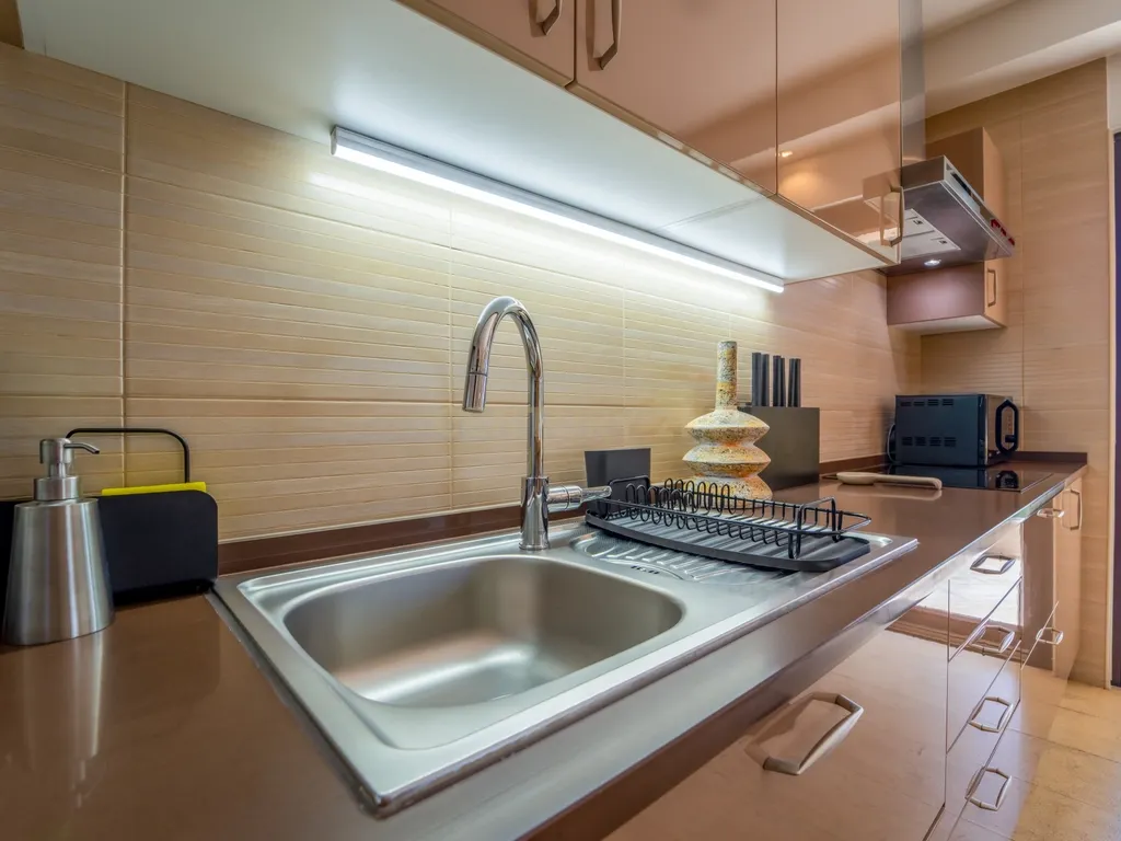 Propriedade com três habitações, piscina aquecida e sauna, num terreno de 10.000 m² - Image 34