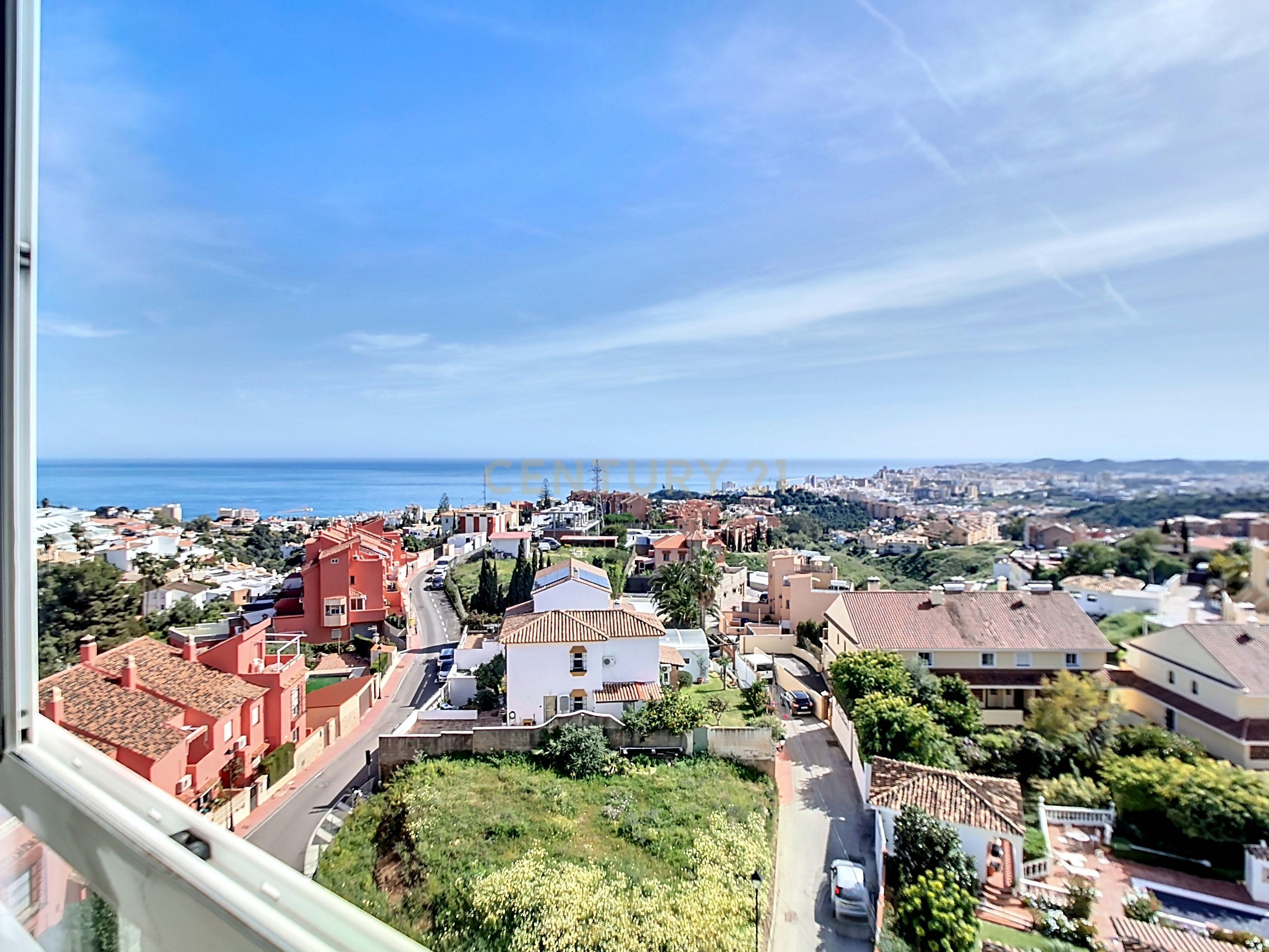 Apartamento Renovado com Vista Panorâmica em Málaga - Image 15
