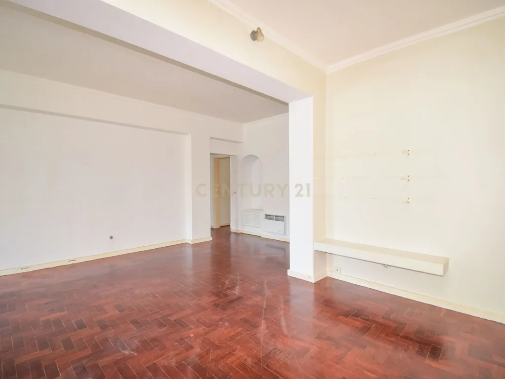 T3 em Alfragide com 125 m² – Oportunidade para Remodelação com Potencial - Image 4