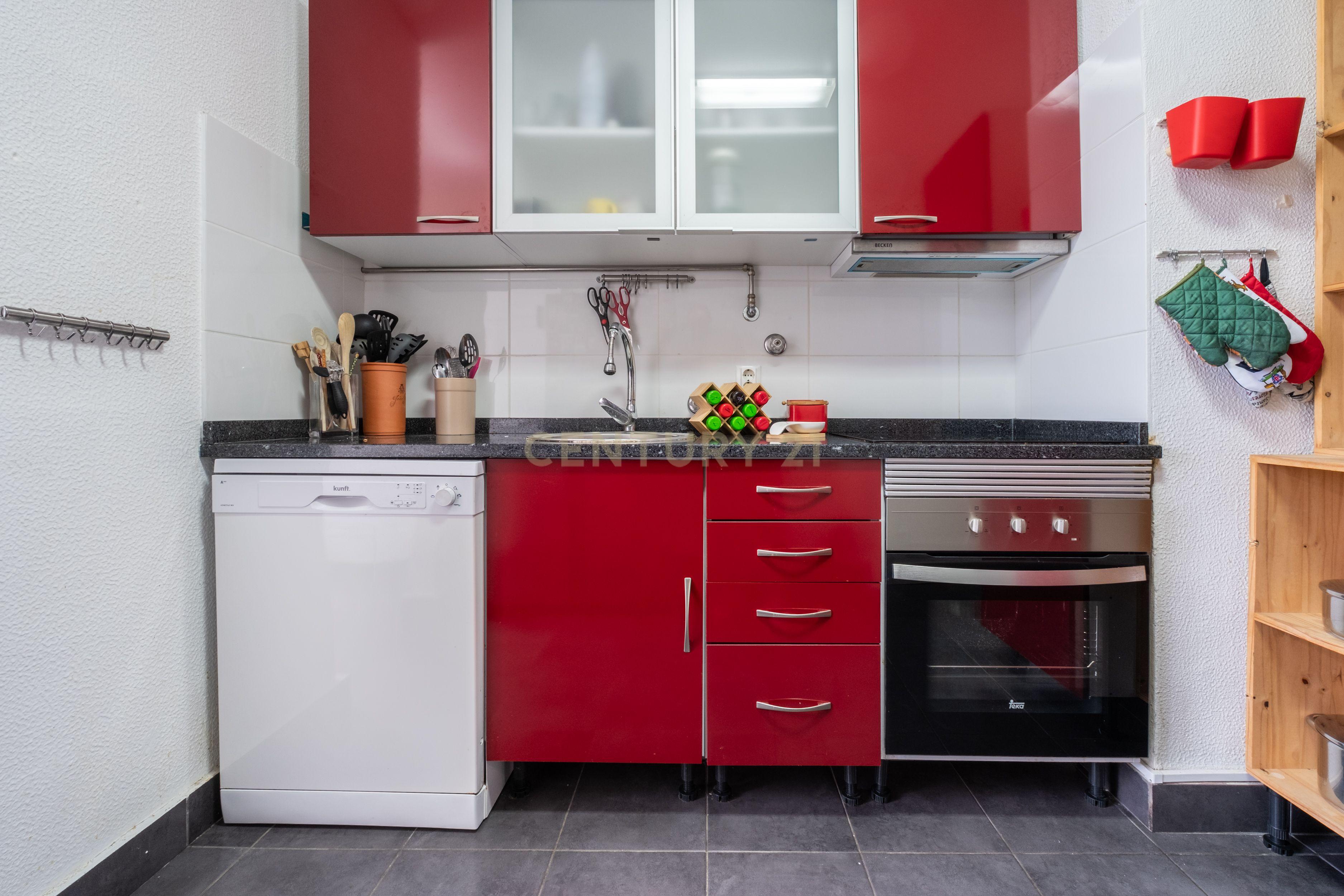 Fotografia 10 de Apartamento T2 na Rua da Venezuela, Nazaré - São Martinho