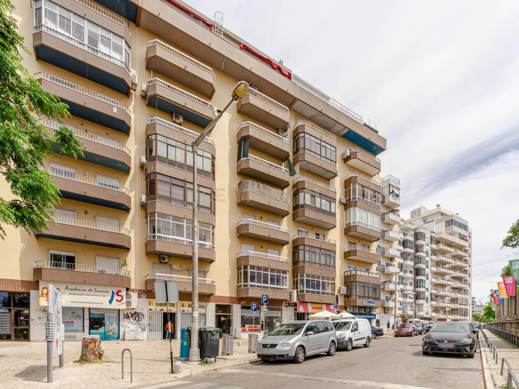 T3 Almada (PRAÇA SÃO JOÃO BATISTA) - Image 8