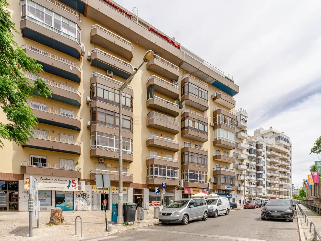 T3 Almada (PRAÇA SÃO JOÃO BATISTA) - Image 8