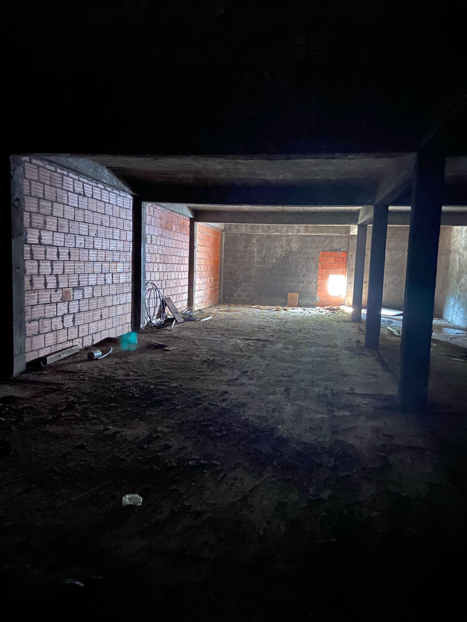 Fotografia 7 de Terreno para Construção com Edificação Inacabada e Projeto Anteriormente Aprovado