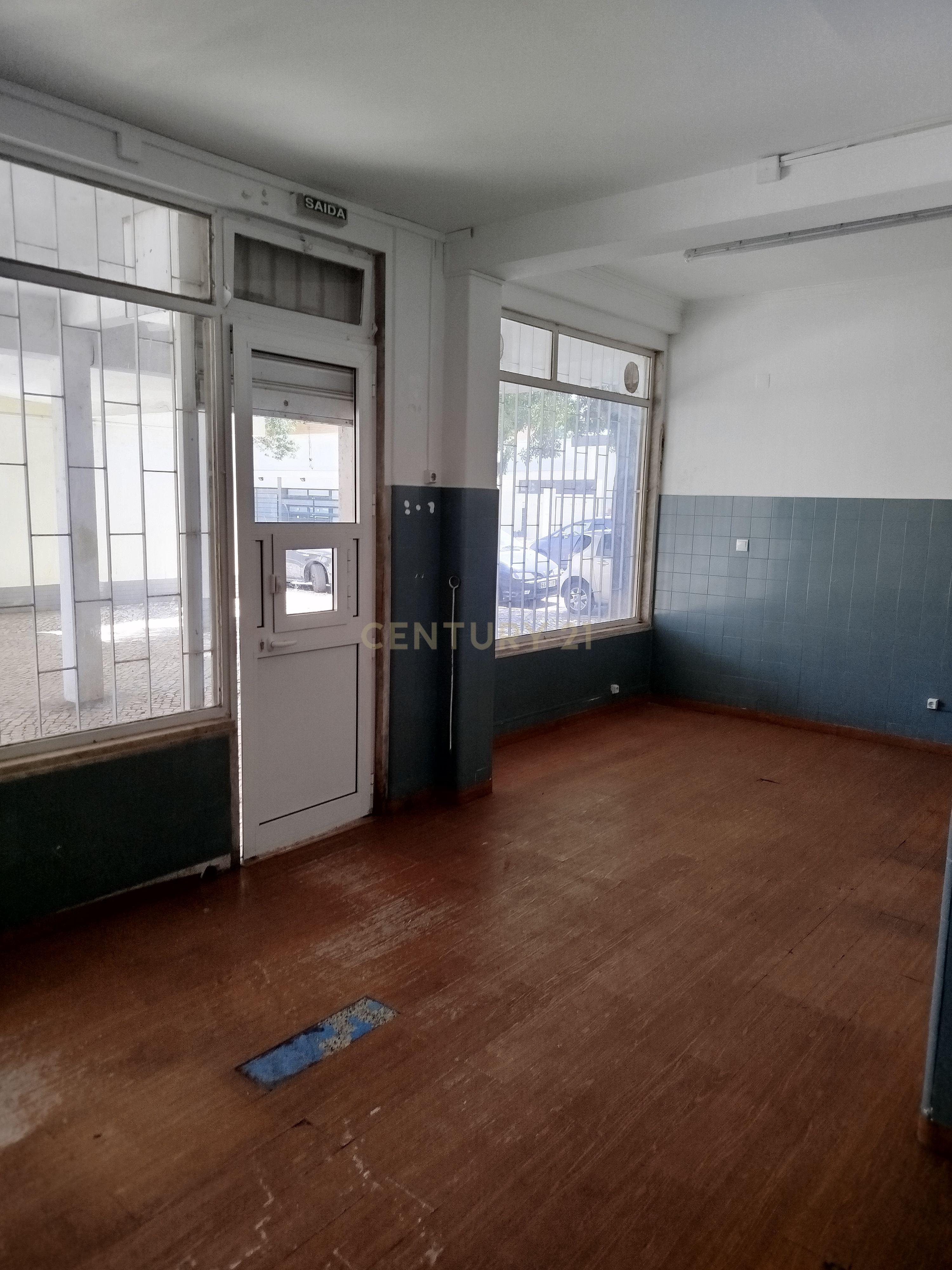 Fotografia 7 de Loja com 25 m2 na Rebelva/Carcavelos