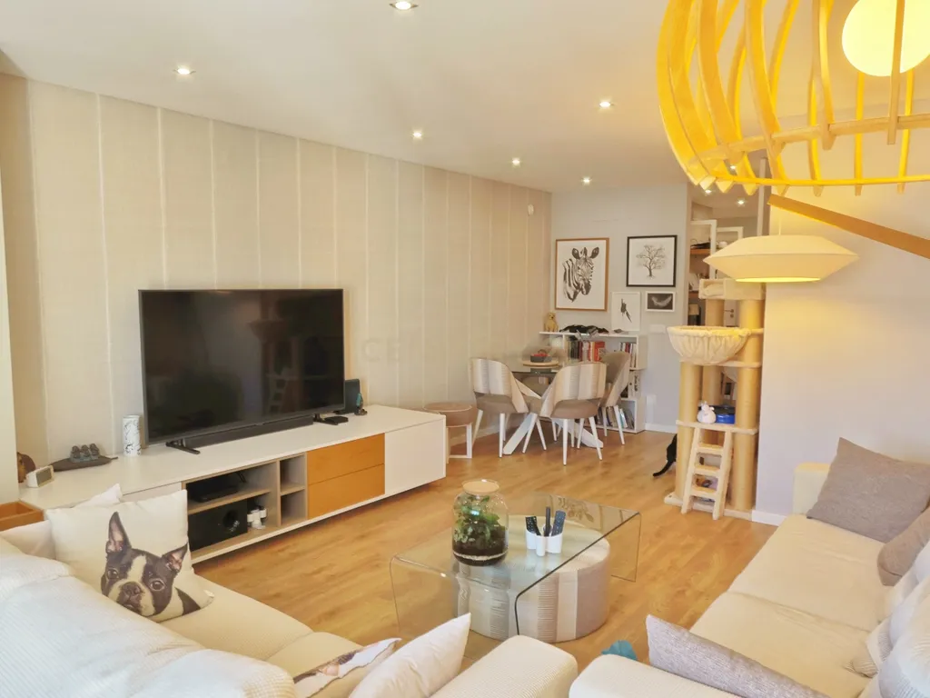 Apartamento T3 moderno e luminoso a 15 minutos da praia | Parede (Cascais) - Image 1
