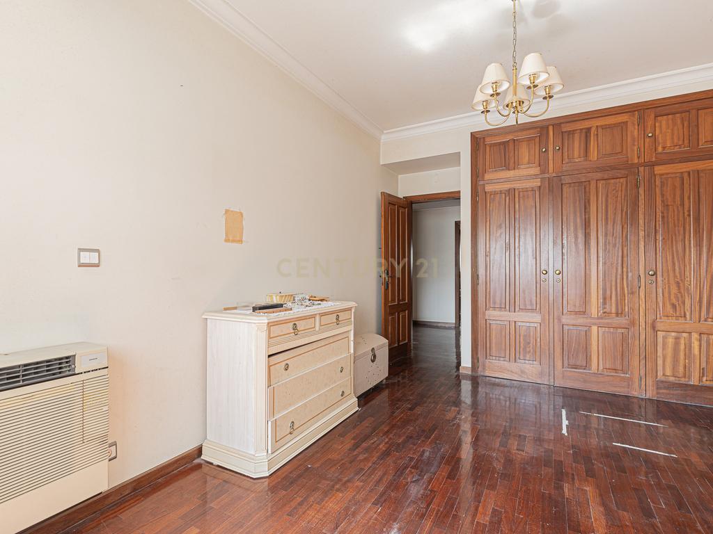 T4 com 180 m² e Garagem Box no Areeiro, Lisboa - Image 18