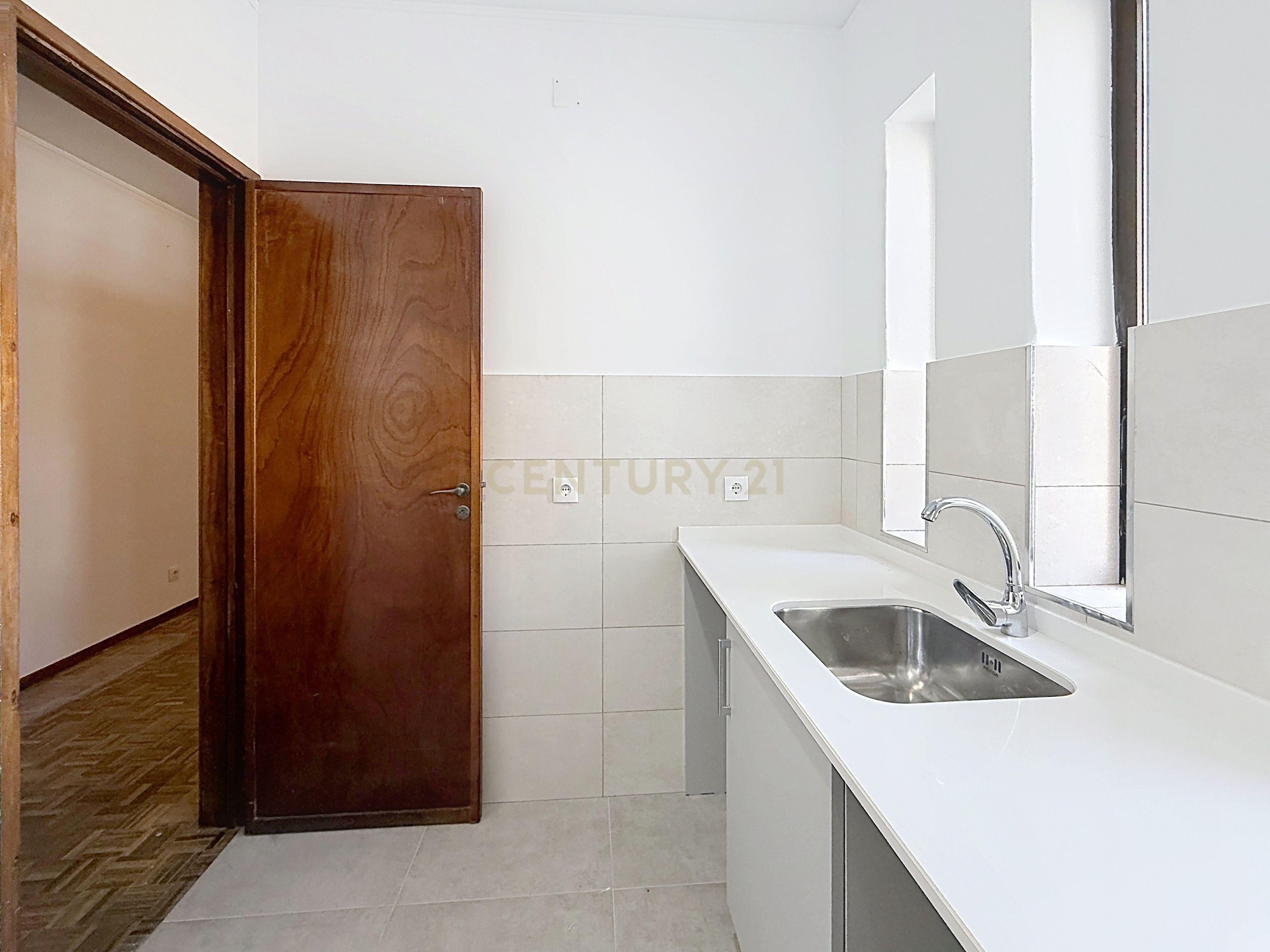 Fotografia 4 de T1+1 Renovado no Centro da Nazaré | Pronto a Habitar | 225.000€