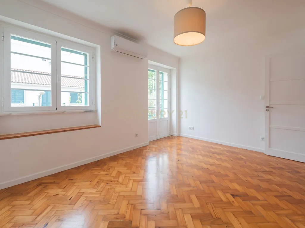 Moradia T3 + 1 Renovada com Jardim e Piscina em Penha de França, Lisboa - Image 50