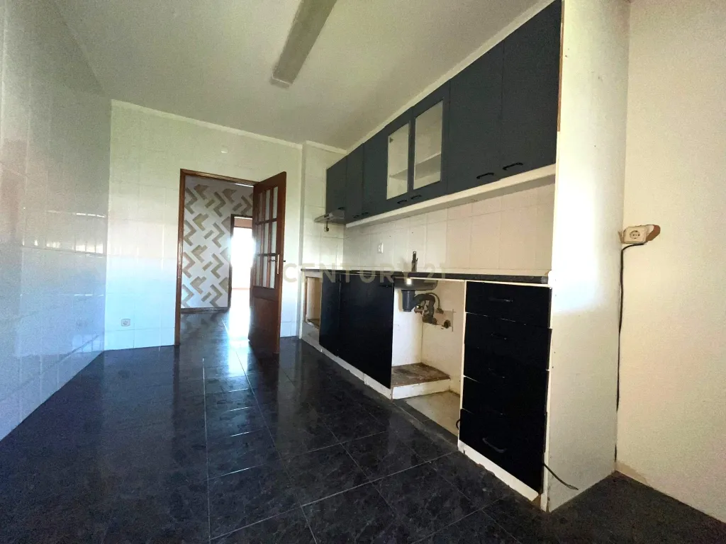 T3 em Vilar de Andorinho - Image 9