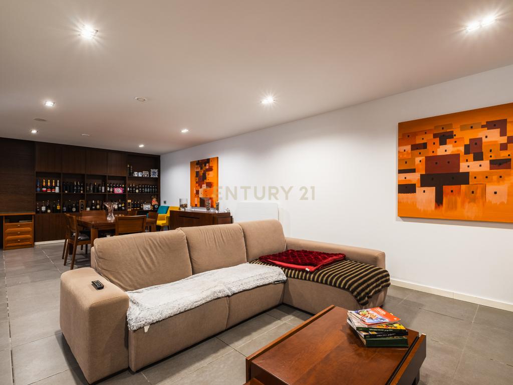Luxuosa Moradia T4 com Piscina e Vista Panorâmica em Lousada - Image 49
