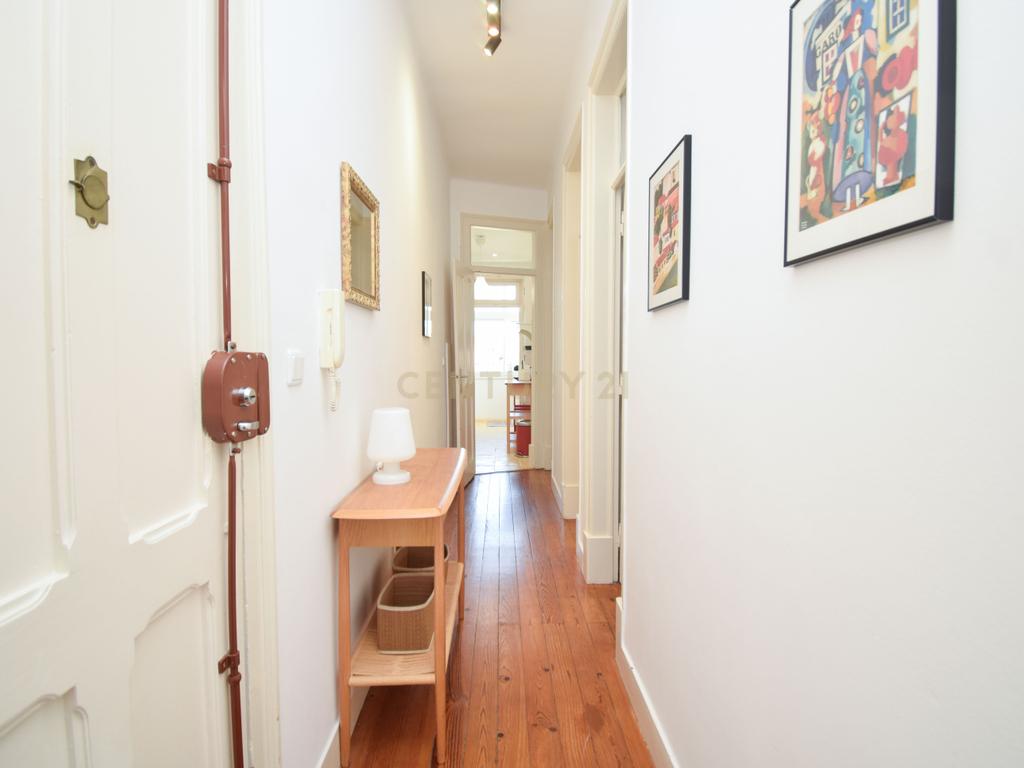 Apartamento T2+1 Renovado no Coração de Campo de Ourique - Image 14